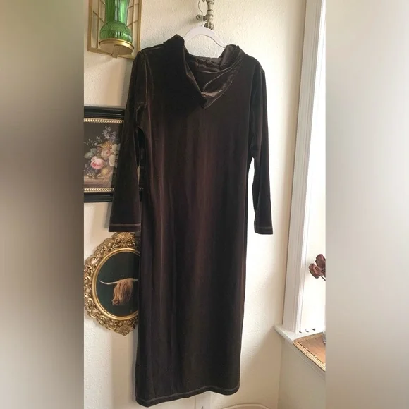Vintage long sleeve velour dress with kangaroo pocket + drawstring hoodie - Picture 8 of 13